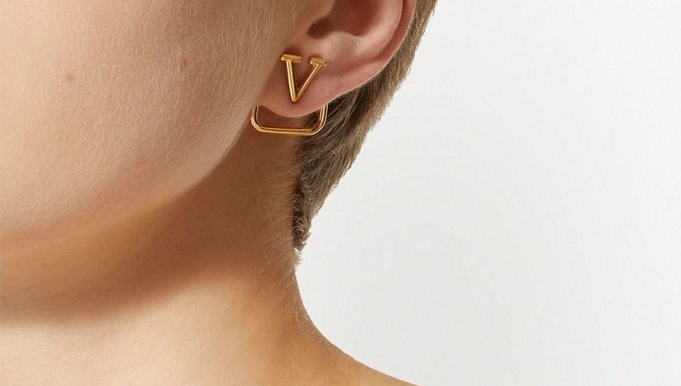 V SIGNATURE earrings