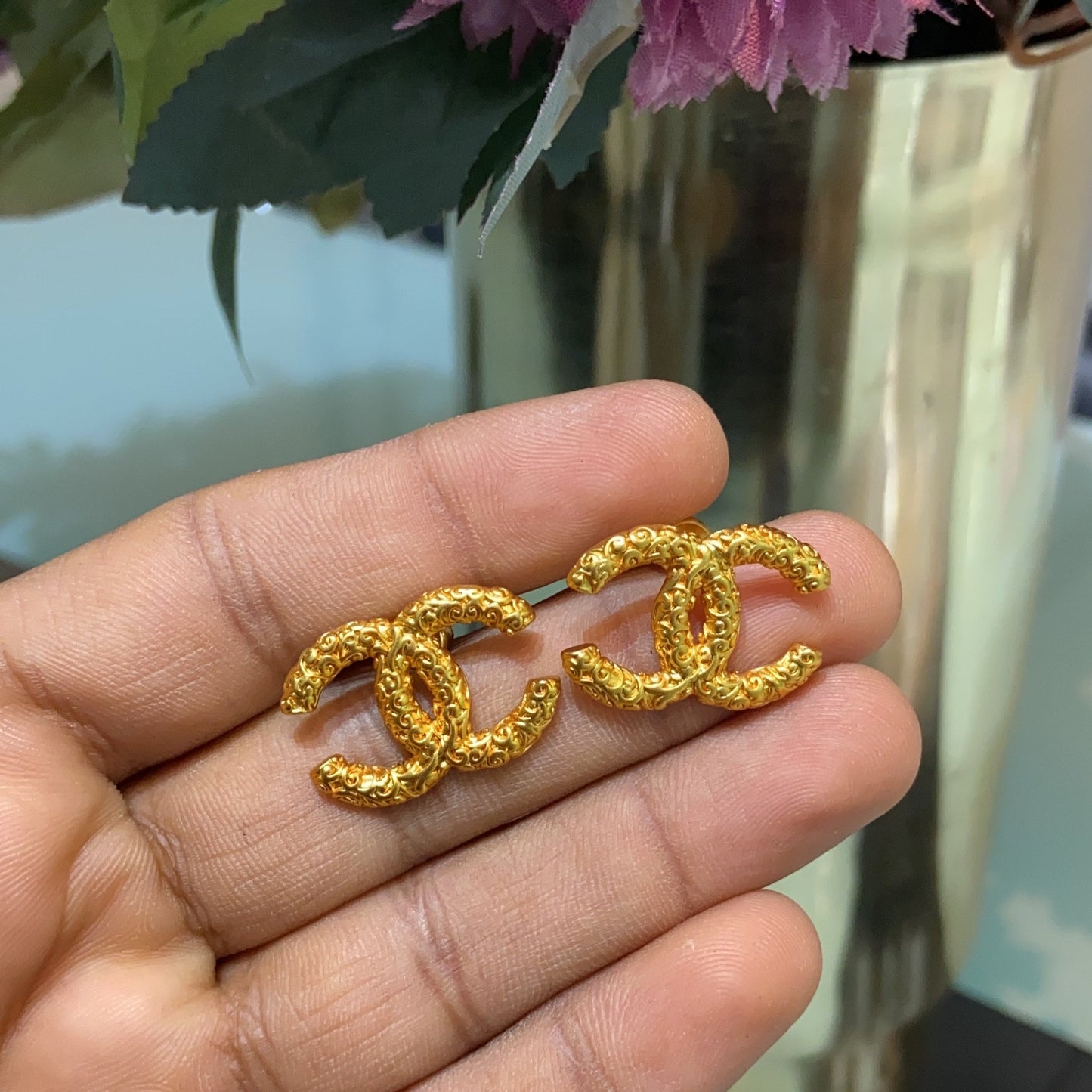 C gold texture earrings