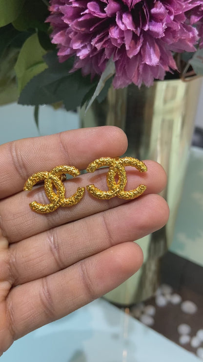 C gold texture earrings